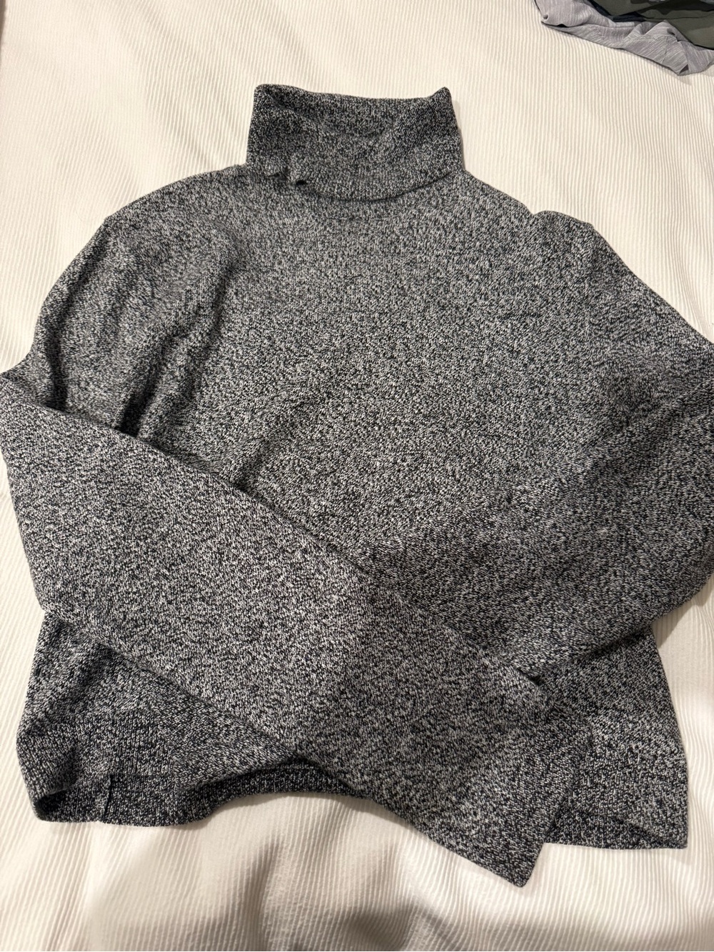 Aritzia Sunday Best cropped sweater.
